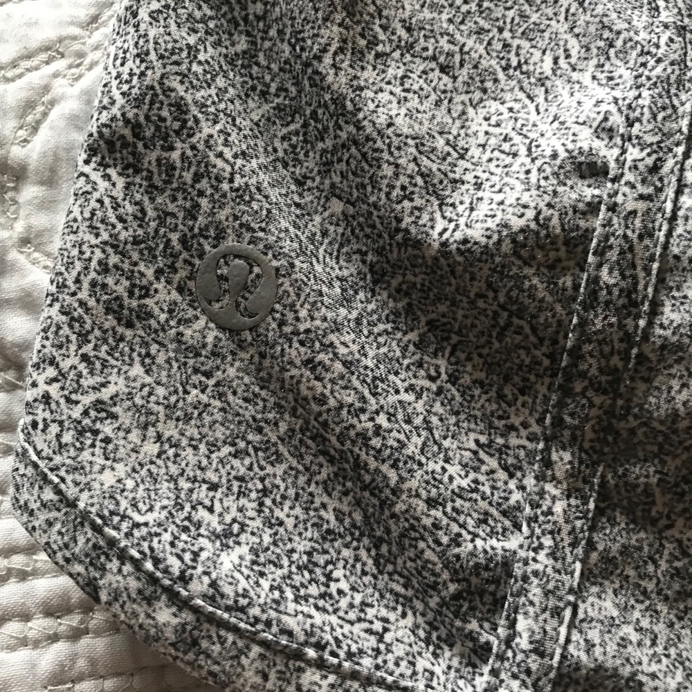Lululemon tracker shorts V